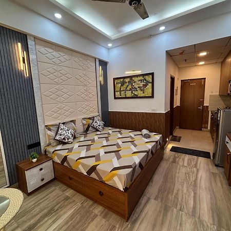 Hotel Velvet Greater Noida Exterior photo