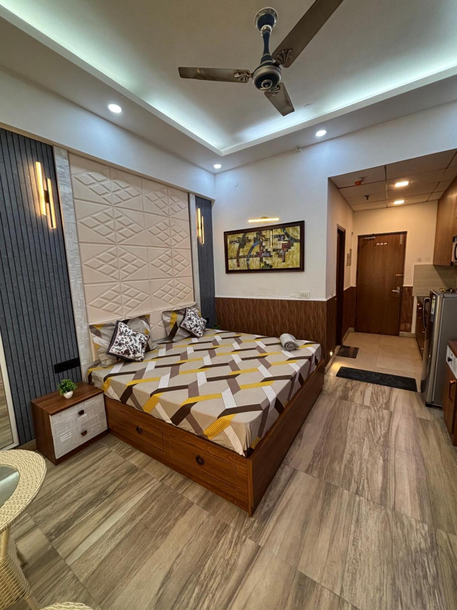 Hotel Velvet Greater Noida Exterior photo